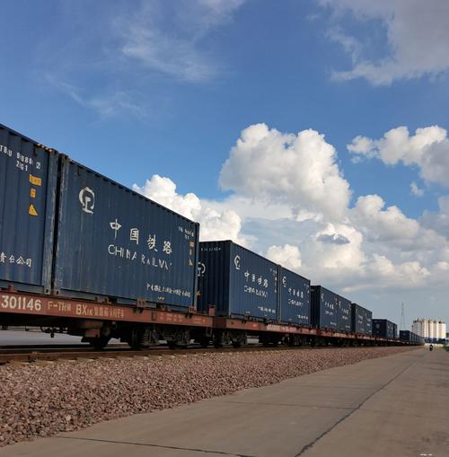 物流中的运输,物流中的运输方式除了铁路,公路,水路航空外还有( )